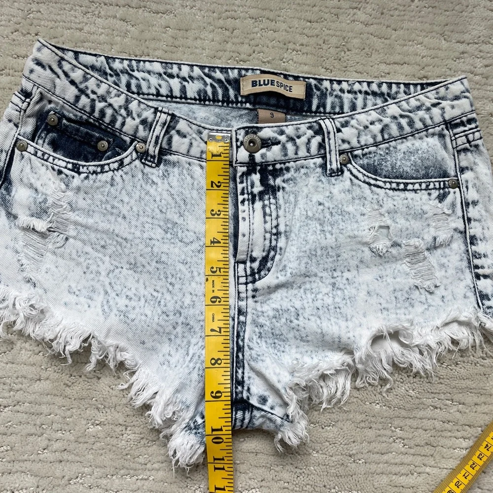 Blue Spice Acid Wash Distressed Denim Shorts Frayed Raw Hem Festival | Size 9 - Picture 15 of 15
